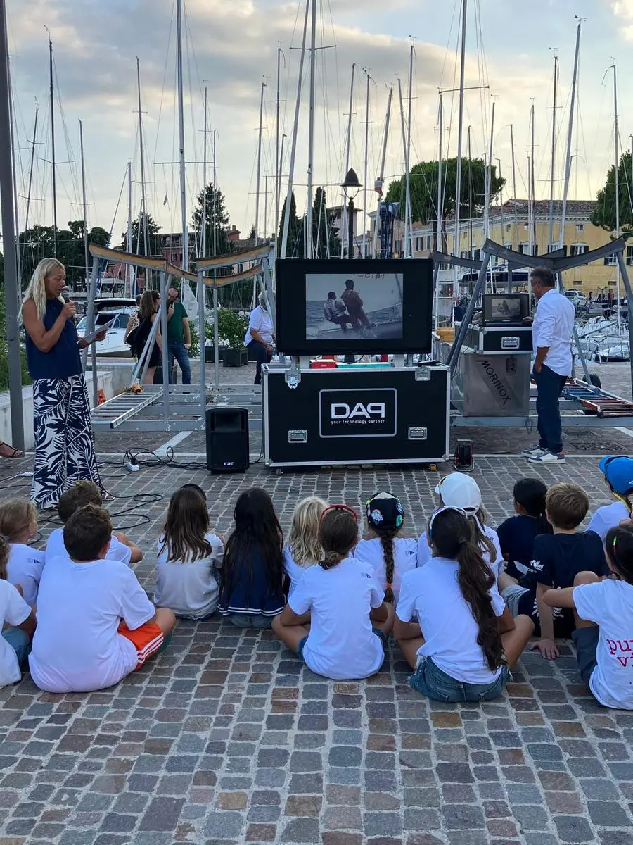 Centomiglia, la conferenza di Andrea Mura con i bambini della 100 Junior