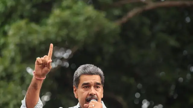 epa11570310 Venezuelan President, Nicolas Maduro, speaks to his followers in Caracas, Venezuela, 28 August 2024. Chavista supporters celebrated on 28 August in the streets of Venezuela the re-election of President Nicolas Maduro in the elections held a month ago, as Venezuelan opposition leader Maria Corina Machado also held a rally in Caracas protesting against the official results of Venezuela's presidential elections, and claiming the victory of Edmundo Gonzalez Urrutia. EPA/MIGUEL GUTIERREZ