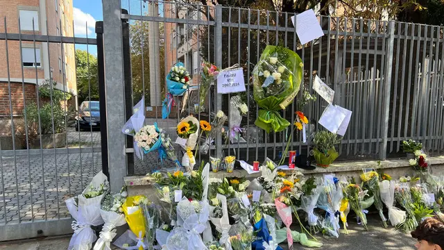 Il sindaco Matteo Lepore in via Piave a Bologna