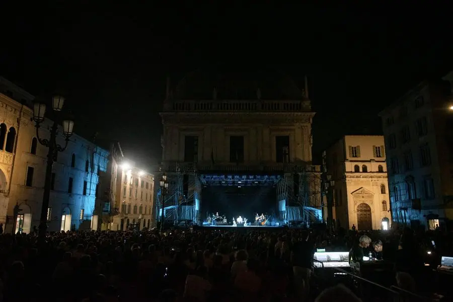 SPETTACOLI BRESCIA PIAZZA LOGGIA BRESCIA SUMMER MUSIC 2024 CRISTIANO DE ANDRE’ NELLA FOTO UN MOMENTO DEL CONCERTO 07–09-2024 PIERPAOLO PAPETTI AGENZIA NEWREPORTER