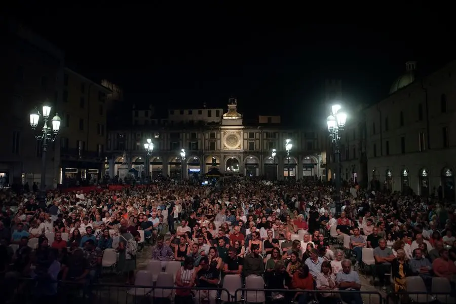 SPETTACOLI BRESCIA PIAZZA LOGGIA BRESCIA SUMMER MUSIC 2024 CRISTIANO DE ANDRE’ NELLA FOTO UN MOMENTO DEL CONCERTO 07–09-2024 PIERPAOLO PAPETTI AGENZIA NEWREPORTER