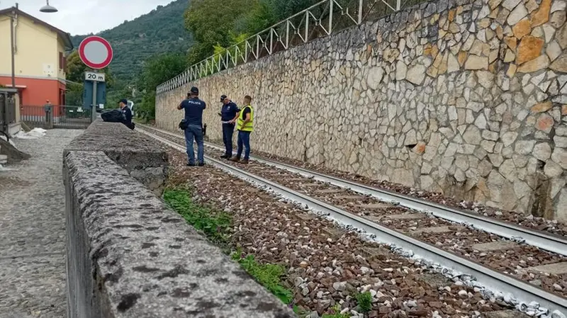 Le verifiche lungo i binari della Brescia-Iseo-Edolo a Sale Marasino