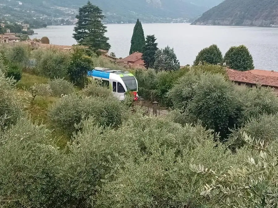 Le verifiche lungo i binari della Brescia-Iseo-Edolo a Sale Marasino