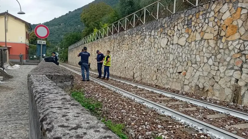 Polizia ferroviaria sui binari di Sale Marasino