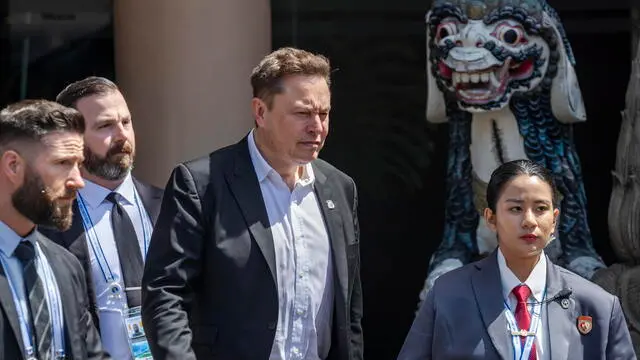 epa11354669 US tech entrepreneur Elon Musk (C) leaves after attending the 10th World Water Forum in Nusadua, Bali, Indonesia, 20 May 2024. Bali is hosting the Forum from 18 to 25 May 2024, which is expected to serve as a platform for dialogue and create solutions to global water management issues. EPA/MADE NAGI