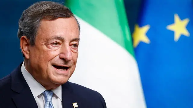 epa10257054 Italian Prime Minister Mario Draghi speaks at a press conference at the end of the second day of an EU Summit in Brussels, Belgium, 21 October 2022. EU leaders reached an agreement on Energy prices and agreed to work on measures to contain energy prices. EPA/STEPHANIE LECOCQ