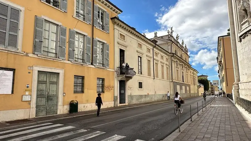 La biblioteca Queriniana in via Mazzini