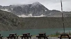 Le cime camune più alte imbiancate dalla prima spruzzata di neve - © www.giornaledibrescia.it