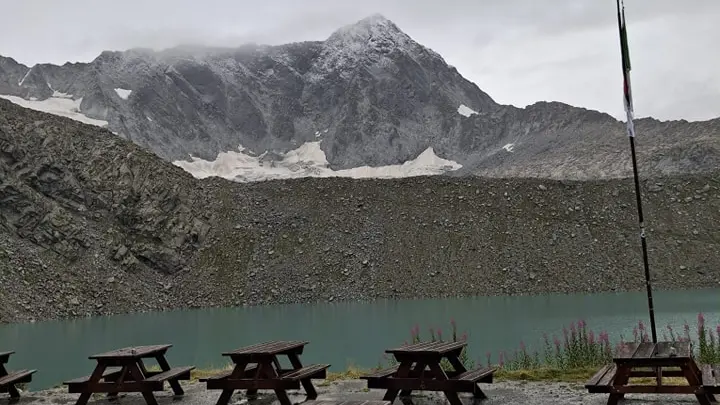 Le cime camune più alte imbiancate dalla prima spruzzata di neve - © www.giornaledibrescia.it