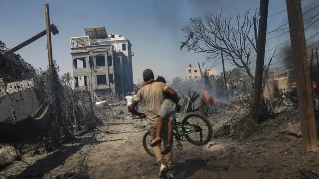 epa11475523 Palestinians flee after an Israeli raid on the tents of displaced people in the Al-Mawasi area of Khan Yunis in the southern Gaza Strip, 13 July 2024. Since 07 October 2023, up to 1.7 million people, or more than 75 percent of the population, have been displaced throughout the Gaza Strip, some more than once, in search of safety, according to the United Nations Relief and Works Agency for Palestine Refugees in the Near East (UNRWA), which added that the Palestinian enclave is 'on the brink of famine', with 1.1 million people (half of its population) 'experiencing catastrophic food insecurity' due to the conflict and restrictions on humanitarian access. EPA/HAITHAM IMAD