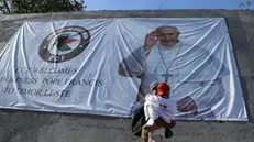epa11595428 People walk toward the Esplanade of Taci Tolu ahead of the holy mass with Pope Francis in Dili, East Timor also known as Timor Leste, 10 September 2024. Pope Francis is traveling from 02 to 13 September to conduct apostolic visits to Indonesia, Papua New Guinea, East Timor, and Singapore. EPA/ANTONIO DASIPARU
