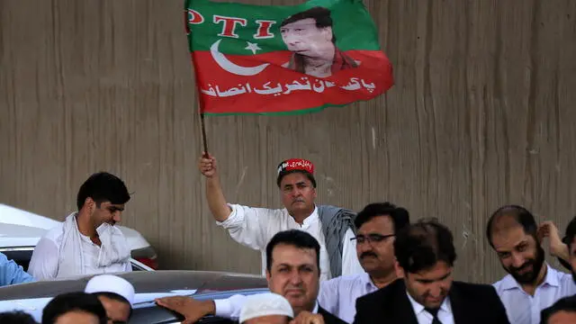 epa11596161 A supporter of the Pakistan Tehreek-e-Insaf (PTI) party waves the party's flag during a protest outside the Khyber-Pakhtunkhwa provincial assembly as Islamabad police arrested PTI party leaders, in Peshawar, Pakistan, 10 September 2024. Police arrested PTI leaders Barrister Gohar Ali Khan, Sher Afzal Khan Marwat, and advocate Shoaib Shaheen outside parliament, prompting the party to condemn the actions as a 'direct attack on democracy.' PTI criticized the PML-N government for the arrests, calling them 'illegal orders' and stating 'This is a moment of shame for the entire parliament.' Opposition leader Omar Ayub Khan added that police had targeted other PTI members as well, asserting 'Our only crime is that we have dared to challenge the status quo.' In a televised address, PML-N Senator Talal Chaudhry vowed legal action against Khyber Pakhtunkhwa Chief Minister Ali Amin Gandapur for inciting violence during a rally, claiming that 'not only will those who attacked be arrested, but also their mastermind.' The situation escalated during a PTI rally that clashed with police, leading to several arrests amid rising tensions. EPA/BILAWAL ARBAB