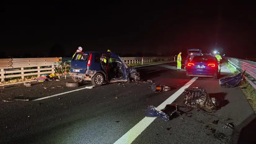 Le auto coinvolte nell'incidente di ieri sera sull'A21 tra Cremona e Pontevico - Foto Ansa © www.giornaledibrescia.it