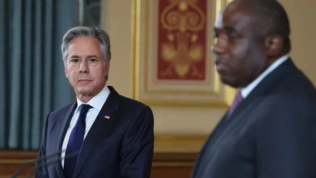 epa11596274 US Secretary of State Antony Blinken (L) and Britain's Foreign Secretary David Lammy (R) hold a press conference as part of a strategic dialogue at the Foreign, Commonwealth and Development Office in London, Britain, 10 September 2024. Blinken is visiting the UK as part of a strategic dialogue visit. EPA/NEIL HALL / POOL