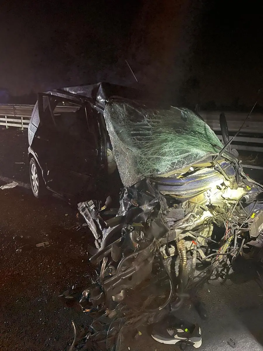 Le auto distrutte nell'incidente in A21