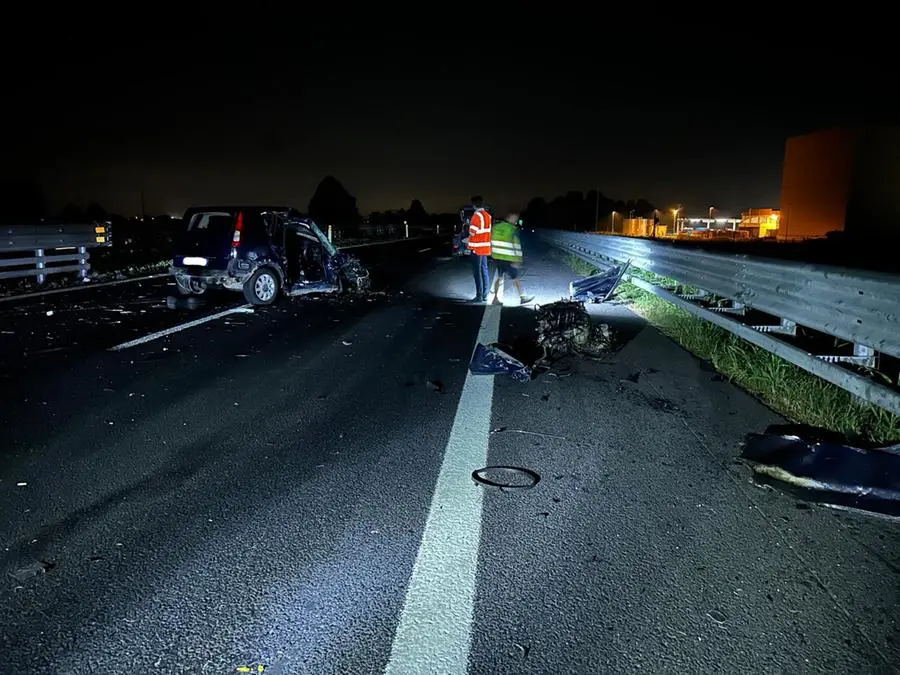 Le auto distrutte nell'incidente in A21