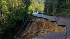 La frana sulla Sp 9 a Gargnano dopo il maltempo di lunedì 9 settembre