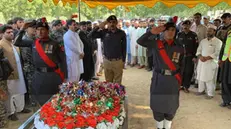 epa11598234 District Police Officer of Bajaur Waqas Rafique (C) lays a wreath during the funeral of a police officer who was killed after an attack by suspected militants during a polio vaccination campaign near the Afghan border in Bajaur, Pakistan, 11 September 2024. A polio vaccination team was attacked by suspected militants, near the Afghan border in Bajaur district, Khyber Pakhtunkhwa, resulting in the deaths of a polio worker and a police officer providing security. The police cordoned off the area and initiated a search operation for the attackers, while the bodies were taken to Khar Hospital. This incident highlights the ongoing violence aimed at disrupting polio eradication efforts in the region, despite existing security measures. EPA/HANIFULLAH KHAN