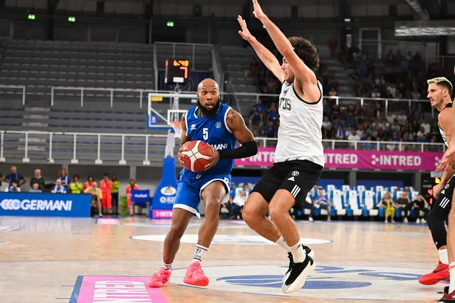 SPORT BASKET BRESCIA Trofeo Ferrari Germani Pallacanestro Brescia Segafredo Virtus Bologna NELLA FOTO Chris Dowe 11-09-2024 Checchi@newreporter