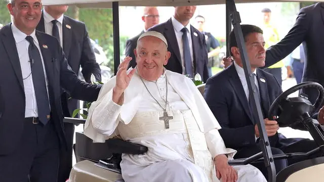 epa11598412 A handout photo made available by Singaporeâ€™s Ministry of Digital Development and Information (MDDI) shows Pope Francis (C) waving as he is welcomed by Catholic faithfuls at Changi Jurassic Mile in Singapore, 11 September 2024. Pope Francis is visiting Singapore from 11 to 13 September, marking the final stop of his apostolic journey through the Asia-Pacific region, which also includes Indonesia, Papua New Guinea, and East Timor. EPA/Ministry of Digital Development and Information (MDDI) / HANDOUT ONE TIME USE ONLYHANDOUT EDITORIAL USE ONLY/NO SALES