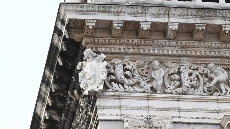 Un dettaglio della facciata di Piazza Loggia - Foto New Reporter Favretto © www.giornaledibrescia.it