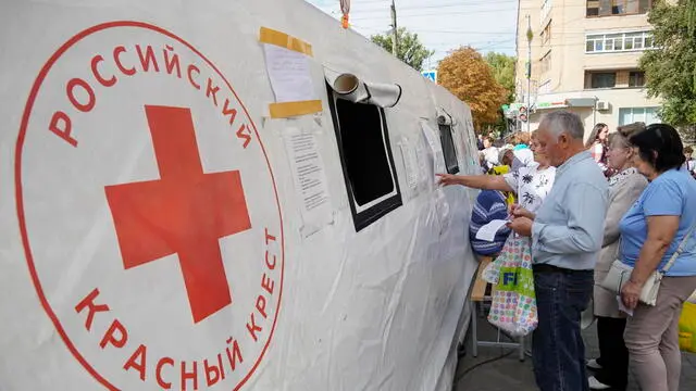 epa11596945 Civilians evacuated from the Kursk regional border area with Ukraine, wait to receive humanitarian aid and medical care delivered by the Russian Red Cross in downtown Kursk, Russia, 10 September 2024. Fighting between Russian and Ukrainian forces has been ongoing in the Kursk region since 06 August following a Ukrainian military incursion into the Russian border region. Russian authorities have introduced a 'counter-terrorist operation' and federal emergency regimes in the region, and more than 121,000 people have been resettled from nine border areas. The Russian Defense Ministry reported on 10 September, that Ukrainian troops losses in the Kursk direction over the day amounted to more than 380 servicemen, and over the entire period of its military operations to more than 11,800 servicemen. EPA/STRINGER