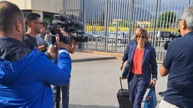 Giulia Bongiorno, avvocato di Matteo Salvini all'esterno dell'aula bunker del carcere Pagliarelli per il processo Open Arms