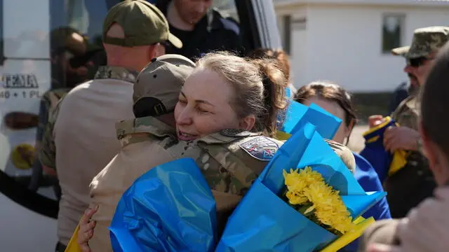 epaselect epa11601917 Ukrainian prisoners of war (POWs) are welcomed by relatives and military personnel following a swap, at an undisclosed location in Ukraine, 13 September 2024, amid the Russian invasion. "Another return of our people â€“ something we always wait for and work tirelessly to achieve. 49 Ukrainians are now home [...] We must bring home every single one of our people, both military and civilian," Ukrainian President Zelensky said on 13 September on social media. Ukraine did not say how many Russians had been released in return, while Moscow was yet to comment. EPA/STR