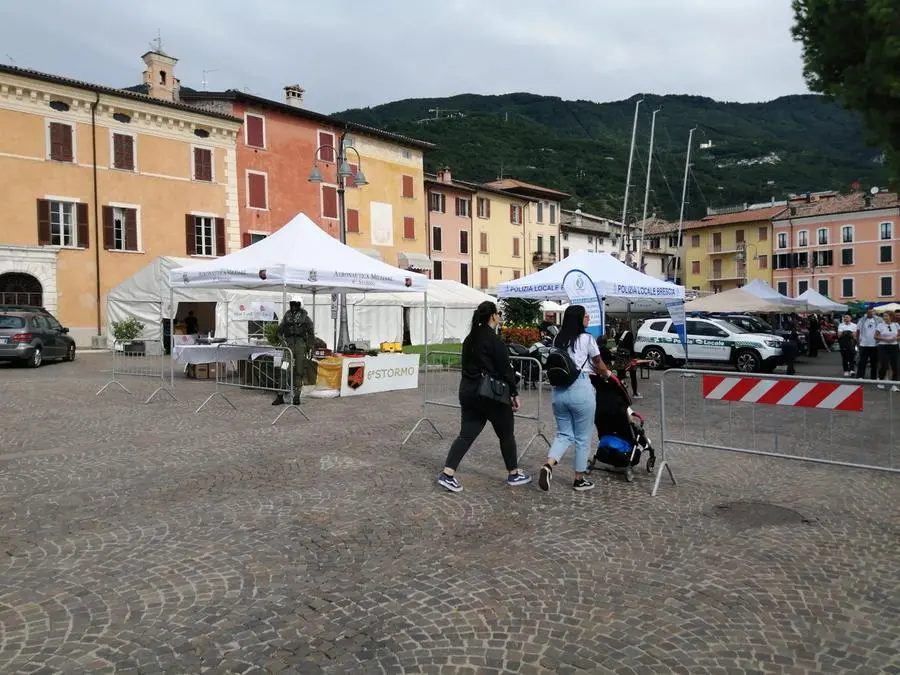 I gazebo in piazza a Bogliaco per la Children Wind Cup