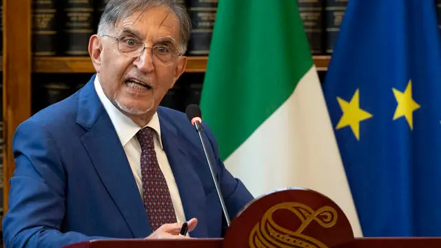 Il presidente del senato Ignazio La Russa durante la cerimonia della consegna del ventaglio. Roma, 23 luglio 2024 ANSA/MASSIMO PERCOSSI