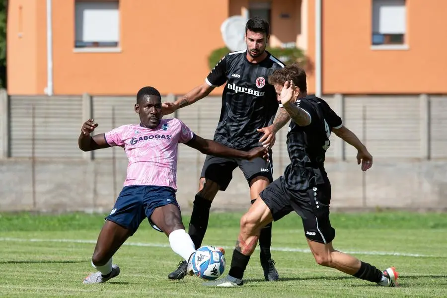 SPORT CALCIO VOBARNO PROMOZIONE VOBARNO PAVONESE NELLA FOTO BABA DEL VOBARNO E PIZZA TRAVERSI DELLA PAVONESE 15-09-2024 PIERPAOLO PAPETTI AGENZIA NEWREPORTER