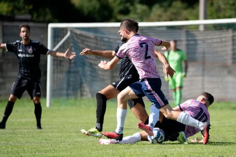 SPORT CALCIO VOBARNO PROMOZIONE VOBARNO PAVONESE NELLA FOTO CHIMINI E TANGHETTI DEL VOBARNO E SELMANI DELLA PAVONESE 15-09-2024 PIERPAOLO PAPETTI AGENZIA NEWREPORTER