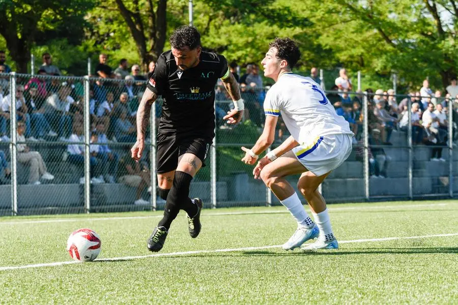 CALCIO ECCELLENZA GIRONE C CAZZAGO BORNATO CALCIO VS  ATELITICO CASTEGNATO  NELLA FOTO CONTRASTO MARAZZO CARMINE VS ZILIANI FILIPPO  15-09-2024 zanardini@newreporter