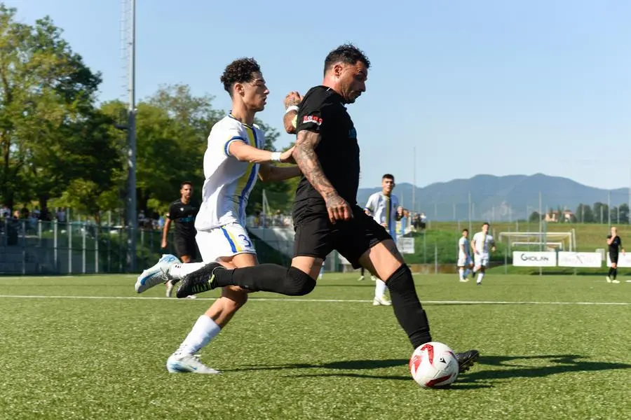 CALCIO ECCELLENZA GIRONE C CAZZAGO BORNATO CALCIO VS  ATELITICO CASTEGNATO  NELLA FOTO CONTRASTO MARAZZO CARMINE VS ZILIANI FILIPPO  15-09-2024 zanardini@newreporter