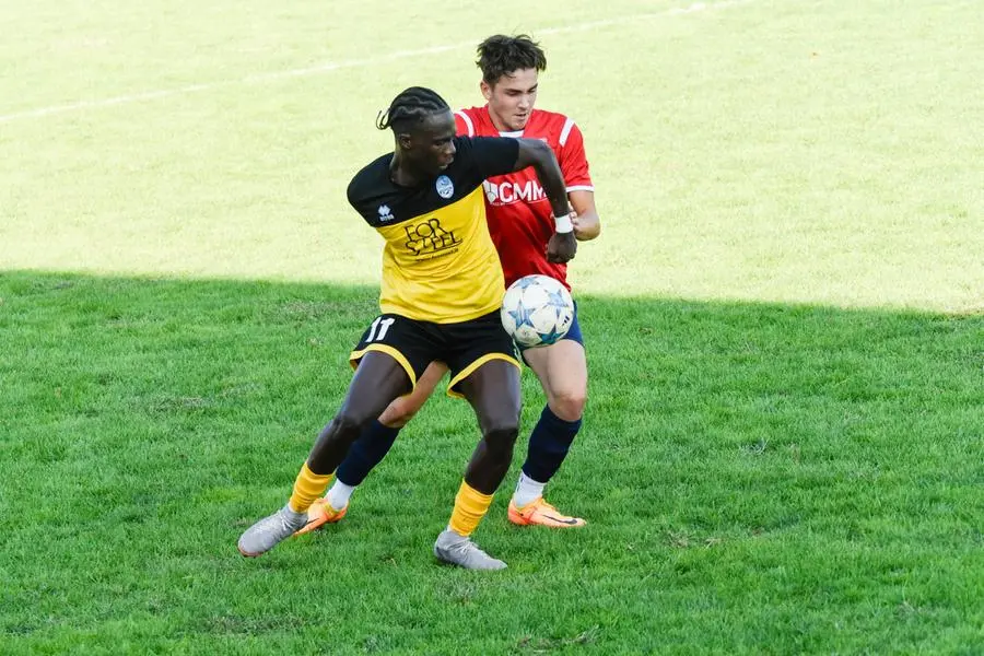 CALCIO SECOONDA CATEGORIA PASSIRANO CAMIGNONE VS  NUOVA CAMUNIA   NELLA FOTO CONTRASTO GUZZA SIMONE VS DIOUF MPUHAMED    15-09-2024 zanardini@newreporter