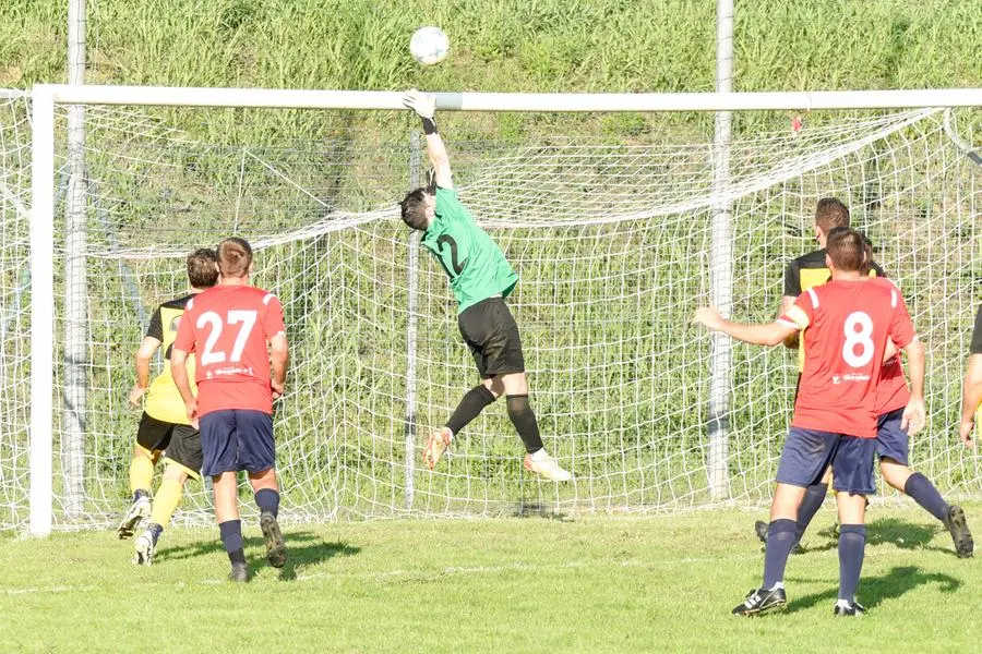 CALCIO SECOONDA CATEGORIA PASSIRANO CAMIGNONE VS  NUOVA CAMUNIA   NELLA FOTO PARATA SANDRINI LUCA   15-09-2024 zanardini@newreporter