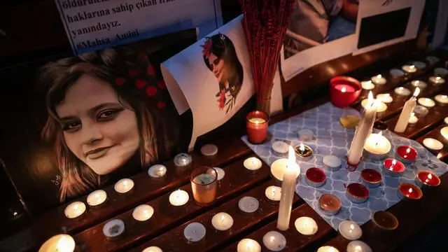 epa10195629 Iranian poeple light candles and hold pictures of Iranian Mahsa Amini druing a protest after her death, in Istanbul, Turkey, 20 September 2022. Mahsa Amini, a 22-year-old Iranian woman, was arrested on 13 September by the police unit responsible for enforcing Iran's strict dress code for women and was declared dead on 16 September, after she spent 3 days in a coma. EPA/ERDEM SAHIN