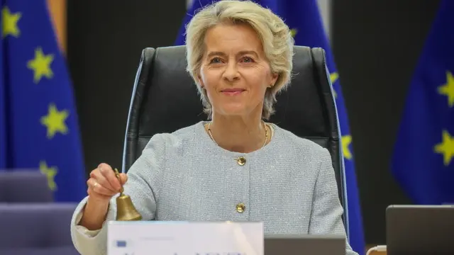 epa11597951 European Commission President Ursula Von der Leyen opens the 2500th meeting of the College of Commissioners in Brussels, Belgium, 11 September 2024. The first formal meeting of the European Commission took place in Brussels on 16 January 1958 which was by then the European Economic Community (ECC). It was chaired by Walter Hallstein, President of the Commission of the European Economic Community. EPA/OLIVIER HOSLET