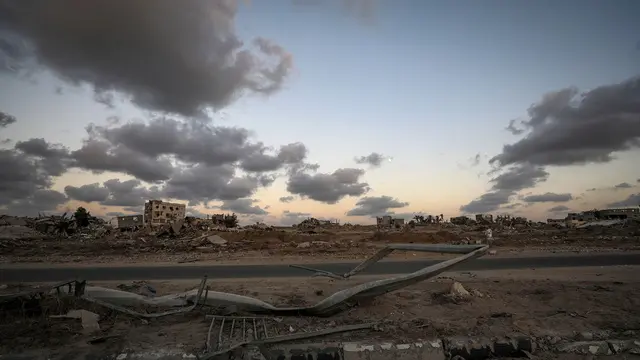 epa11606565 A view of destroyed buildings in Khan Yunis, southern Gaza Strip, 15 September 2024. According to the UN, at least 1.9 million people (or nine in ten people) across the Gaza Strip are internally displaced, including people who have been repeatedly displaced. Since October 2023, only about 11 percent of the Gaza Strip has not been placed under Israeli-issued evacuation orders, the UN aid coordination office OCHA said. More than 41,000 Palestinians and over 1,400 Israelis have been killed, according to the Palestinian Health Ministry and the Israel Defense Forces (IDF), since Hamas militants launched an attack against Israel from the Gaza Strip on 07 October 2023, and the Israeli operations in Gaza and the West Bank which followed it. EPA/MOHAMMED SABER