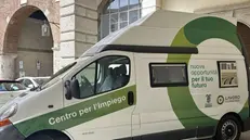 Un furgone del centro dell'impiego