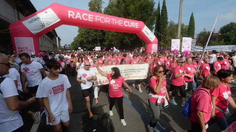 La partenza della scorsa edizione della Race for the Cure, il 17 settembre 2023 - Foto Marco Ortogni Neg © www.giornaledibrescia.it