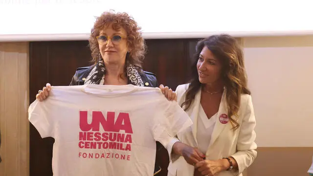 Fiorella Mannoia e Letizia d’Abbonndanza, conferenza stampa la progetto di sensibilizzazione al contrasto della violenza delle donne, Una Nessuno Centomila a villa Brasavola Verona, 4 marzo 2024. Ansa Filippo Venezia