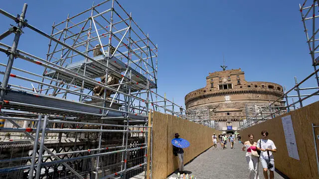 Il cantiere di ponte Sant’Angelo. Roma, 17 luglio 2024 ANSA/MASSIMO PERCOSSI