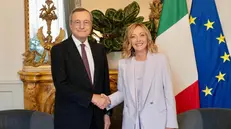 La presidente del Consiglio Giorgia Meloni e l'ex premier Mario Draghi - Foto Ansa/Palazzo Chigi/Filippo Attili