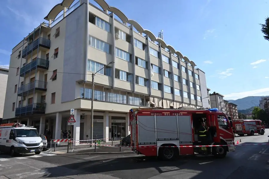 L'intervento dei Vigili del fuoco in via Montello a Brescia