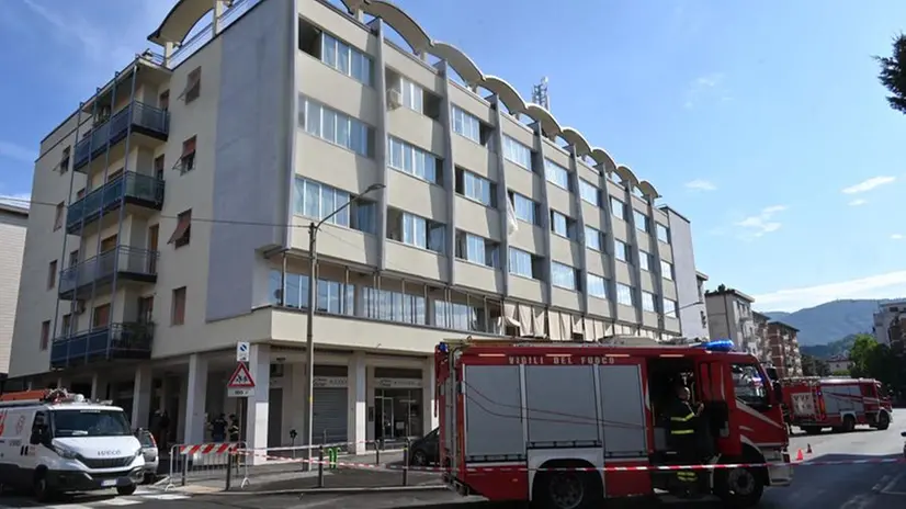 L'intervento dei Vigili del fuoco in via Montello a Brescia