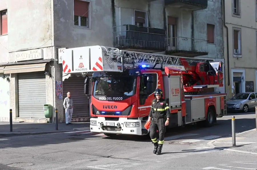 L'intervento dei Vigili del fuoco in via Montello a Brescia