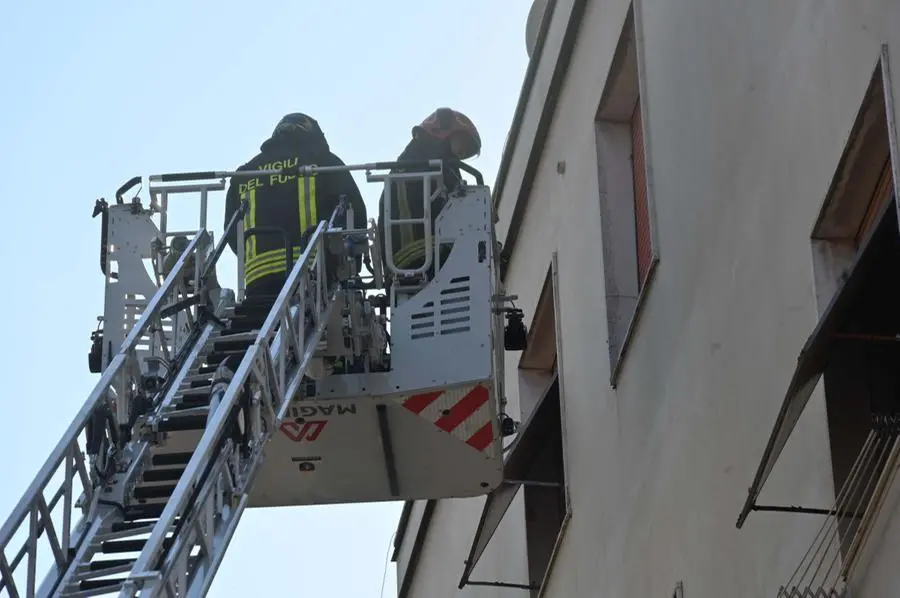 L'intervento dei Vigili del fuoco in via Montello a Brescia