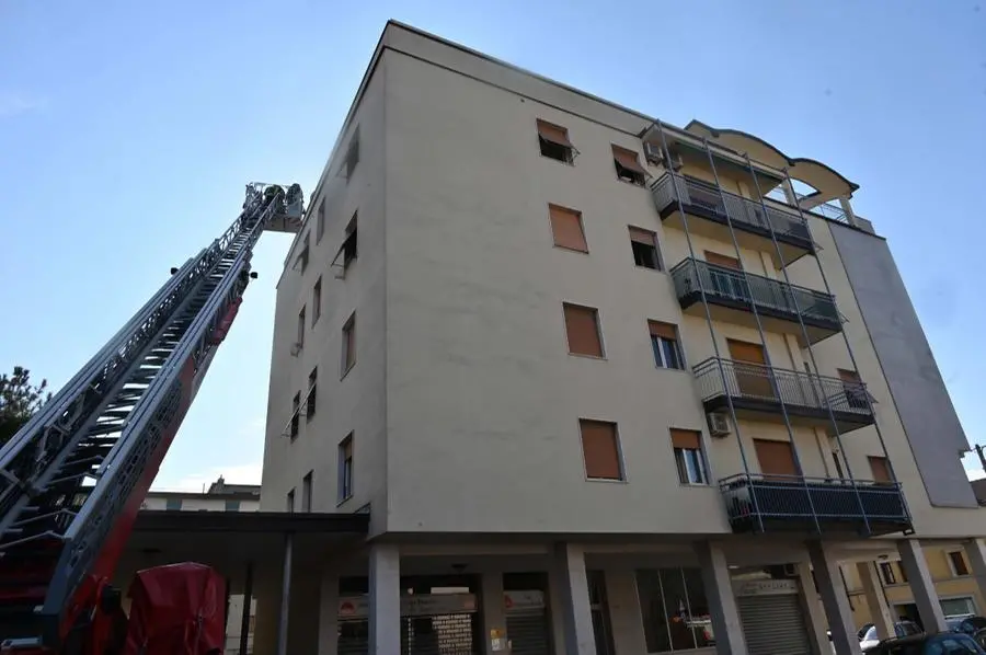 L'intervento dei Vigili del fuoco in via Montello a Brescia