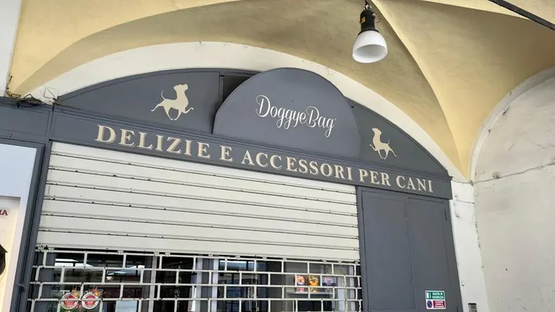 Il negozio per cani dove un tempo c'era Lush - © www.giornaledibrescia.it
